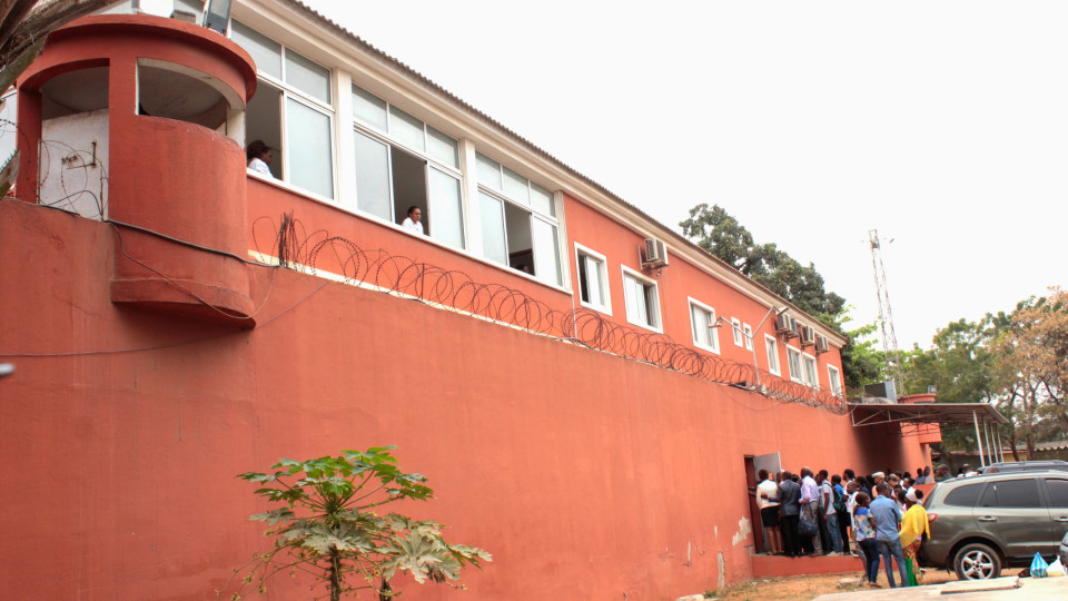 Cadeias angolanas acolhem 24 mil reclusos, quase metade em prisão preventiva