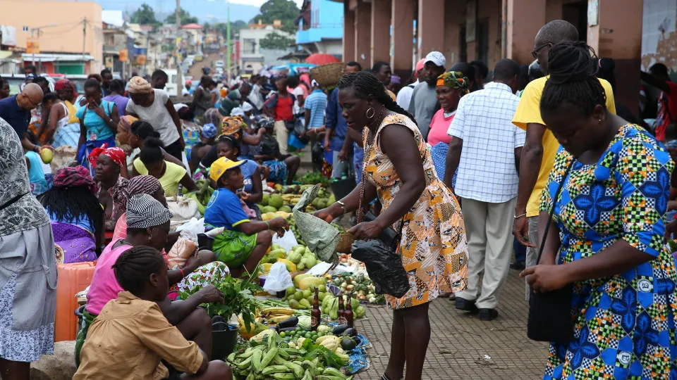 Salário mínimo da função pública em São Tomé mais que duplica em maio