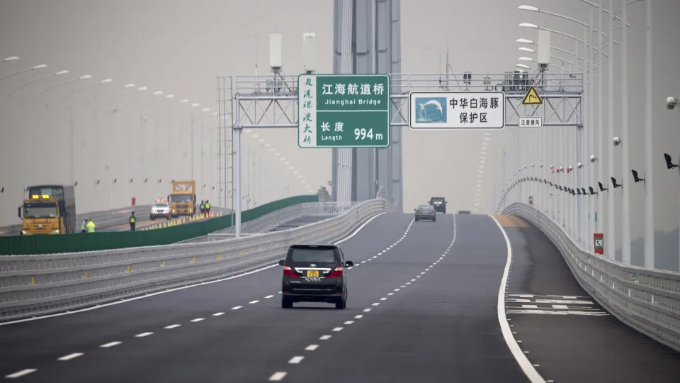 Residentes e estrangeiros de Macau já podem conduzir no interior da China