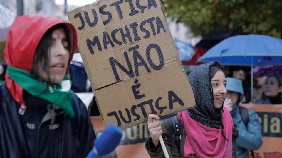 Centenas pediram em Lisboa justiça para mulheres vítimas de violência