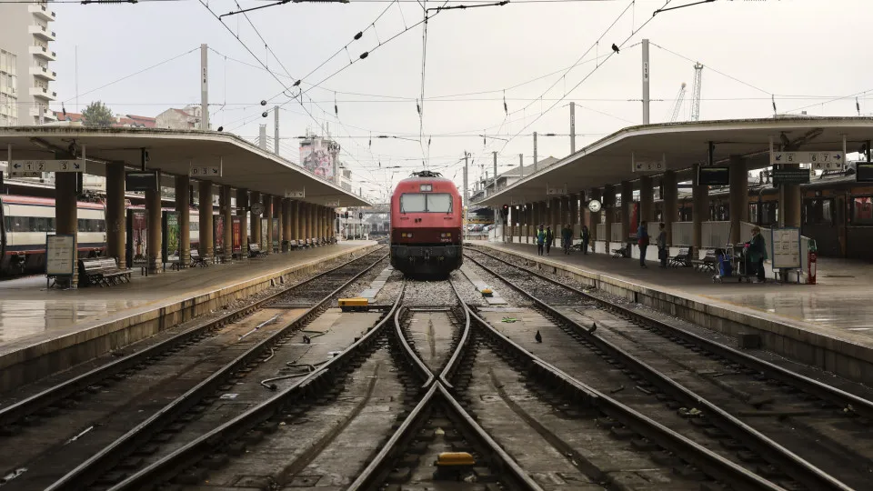 Trabalhadores dos transportes e comunicações exigem aumentos de 150 euros