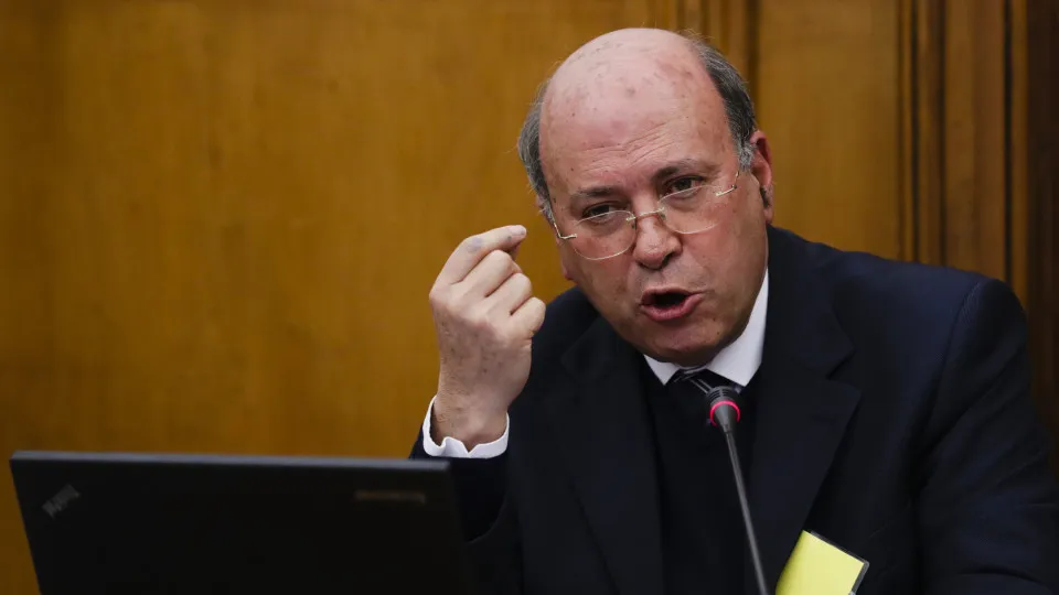 Henrique Gomes diz que "foi proibido" de falar em rendas excessivas