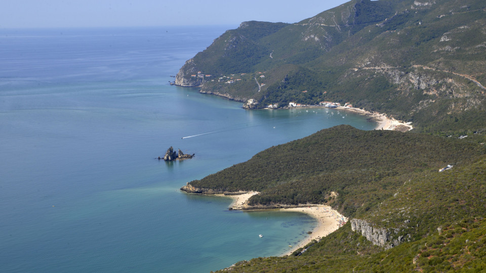 Restrições nos acessos às praias da Arrábida terminam este domingo