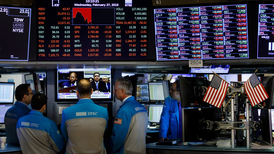 Wall Street fecha em alta no máximo do ano