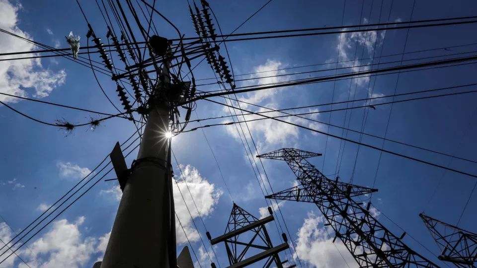 Albânia declara emergência energética devido a aumento do preço da luz