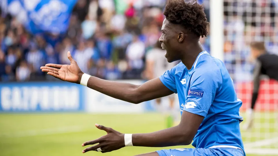 Amadou Onana é reforço do campeão francês Lille