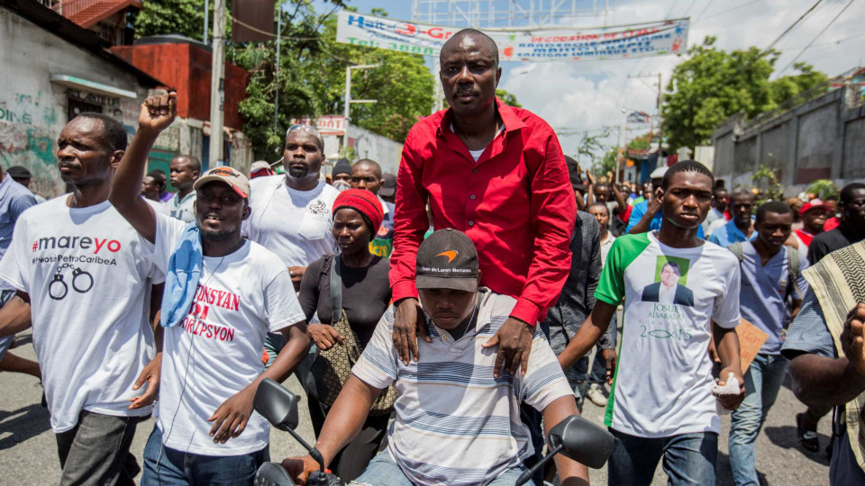 Pelo menos sete mortos e mais de 100 feridos em manifestações no Haiti