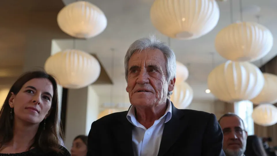 Jerónimo acusa PS de querer retomar convergência com PSD e CDS