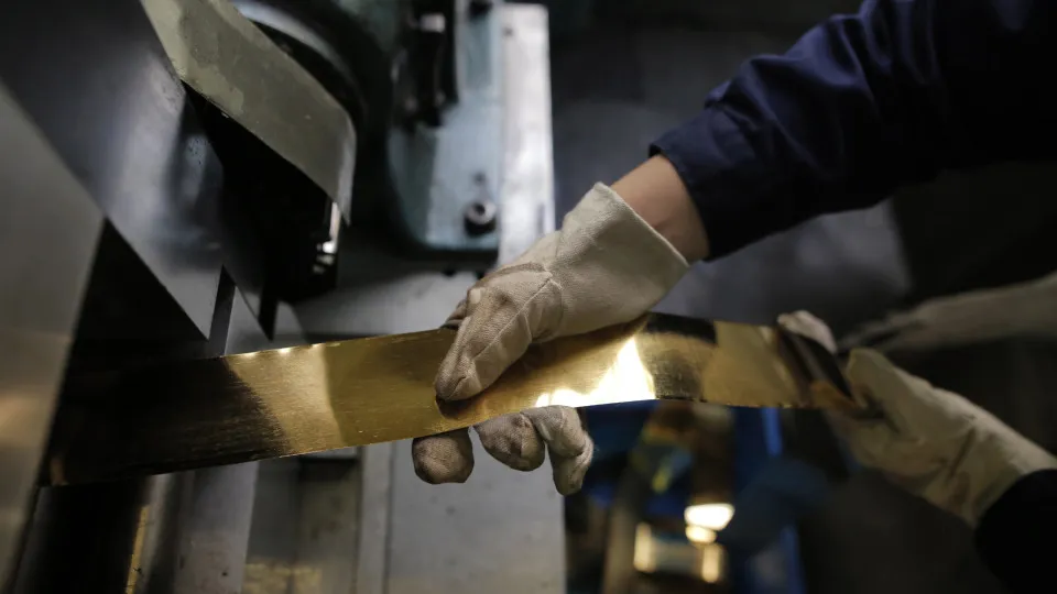 Ouro atinge máximo histórico de 3.646 dólares por onça