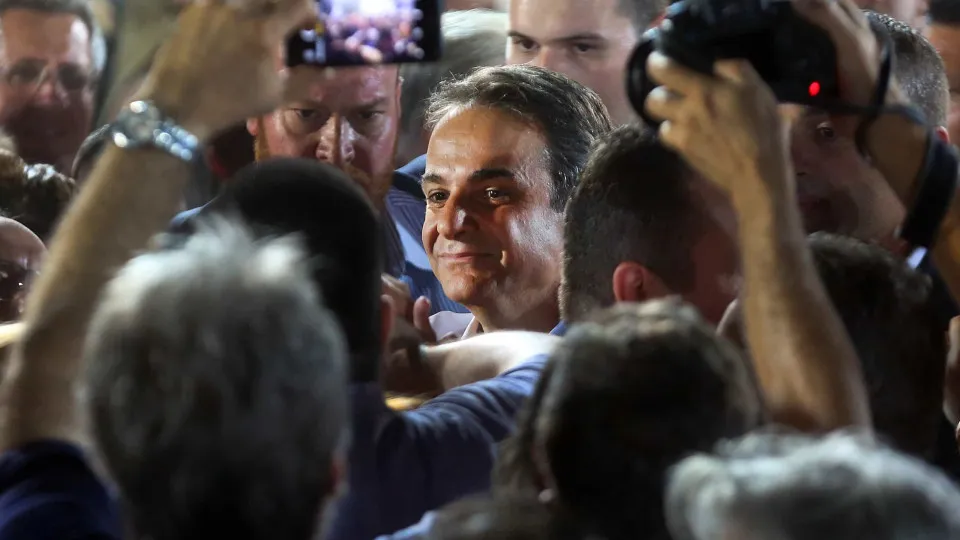 Direita grega preparada para voltar ao poder nas legislativas de hoje