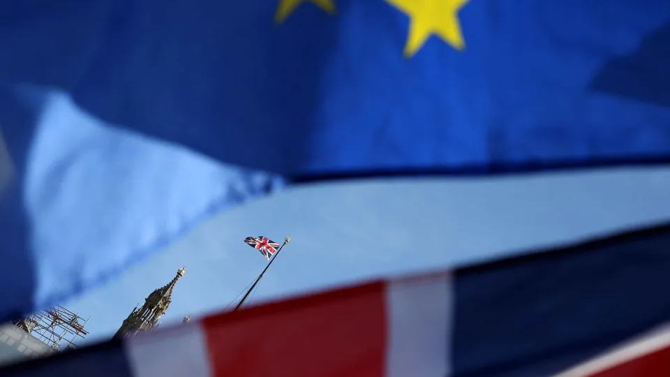 Portuguesa que interrompeu TV britânica transferida para a Escócia