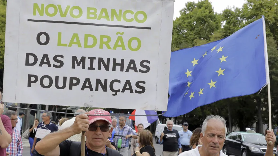 Lesados do BES manifestam-se em Lisboa por "confisco" das suas poupança
