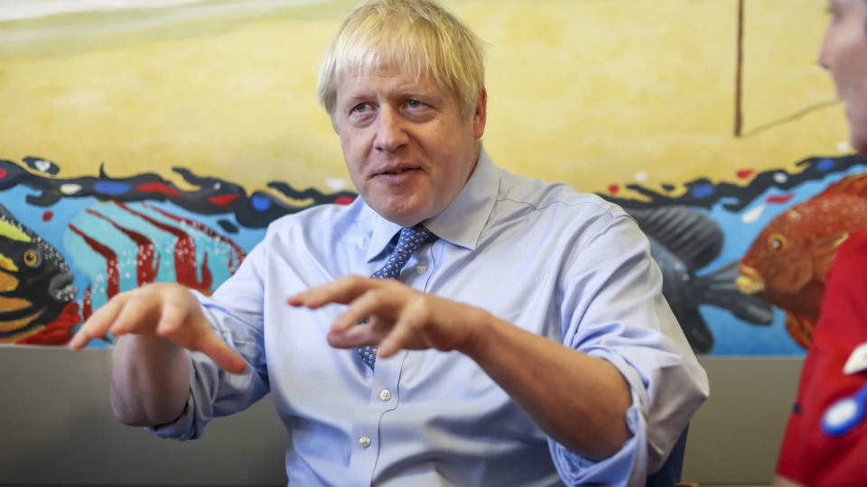 Johnson diz que 'backstop' "simplesmente tem de sair" do acordo do Brexit