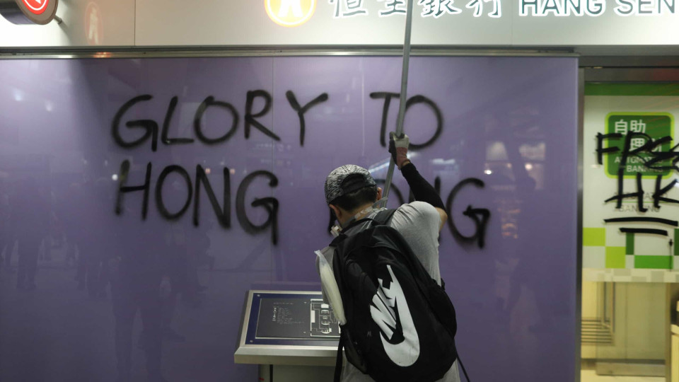 Protestos voltam a Hong Kong com greve geral e boicote às aulas