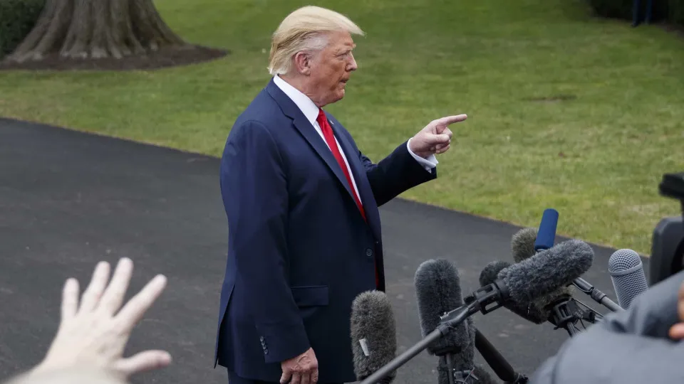 Trump adia aumento de taxas alfandegárias sobre importações da China