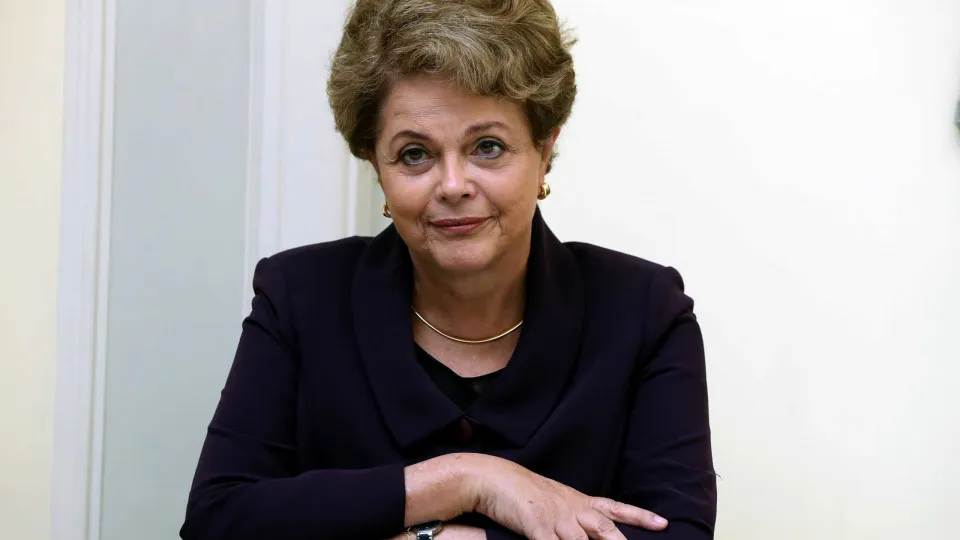 Ex-Presidente do Brasil Dilma Rousseff recebe alta após mal-estar