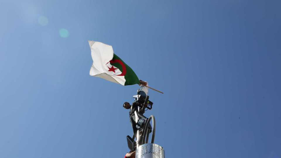Pela 35.ª vez, Argelinos contestam hierarquia militar e presidenciais