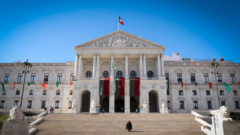 Parlamento interrompe trabalhos na semana anterior às autárquicas