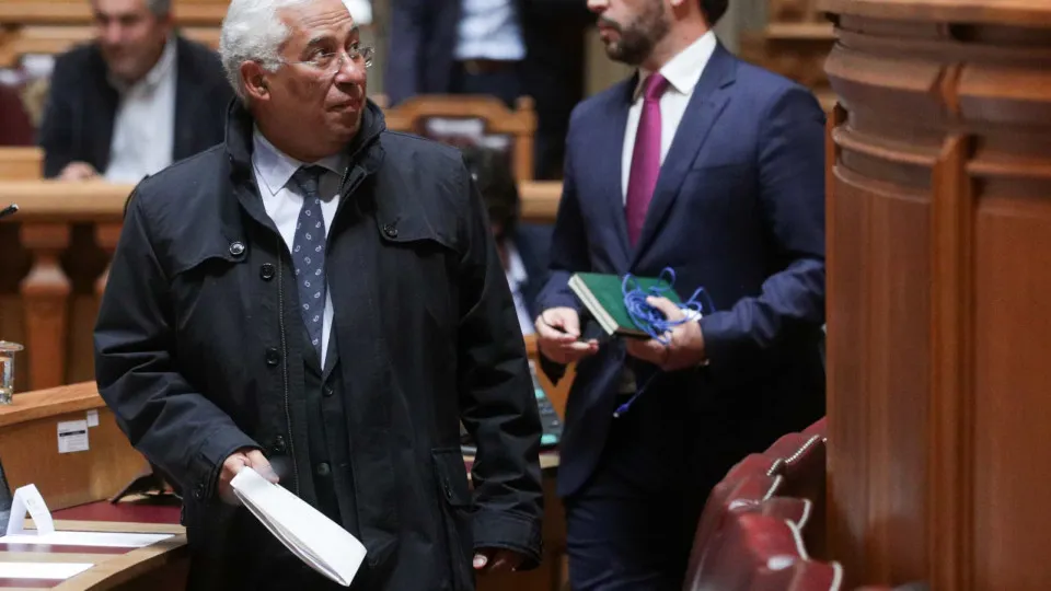 Costa reduz comitiva do Governo em debates quinzenais
