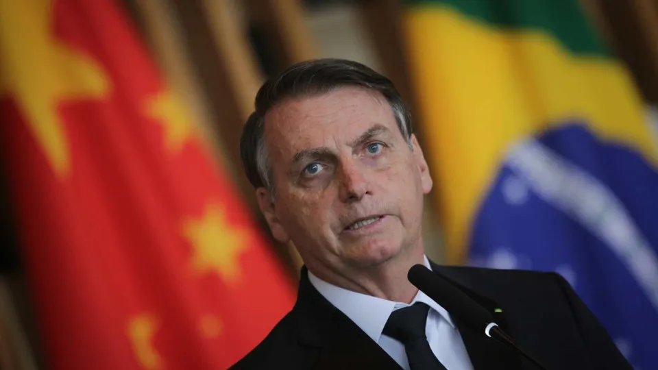 Jair Bolsonaro no hospital após queda na residência oficial
