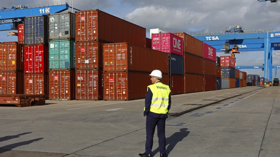 Importações aumentam 12% e exportações sobem 2,5% em maio