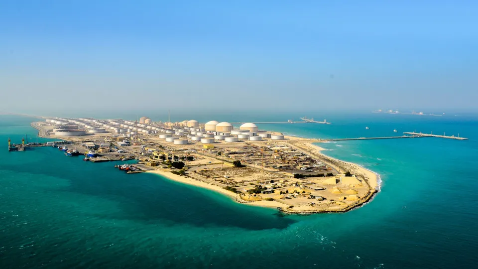 Refinaria na Arábia Saudita atacada por drones iranianos