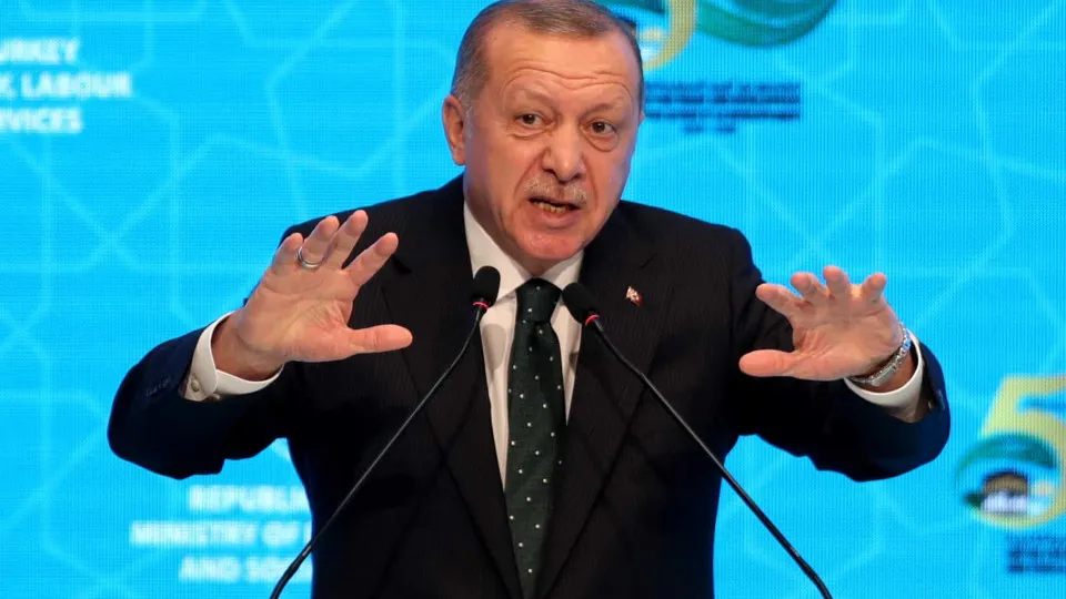 Erdogan ameaça encerrar "se necessário" duas bases militares