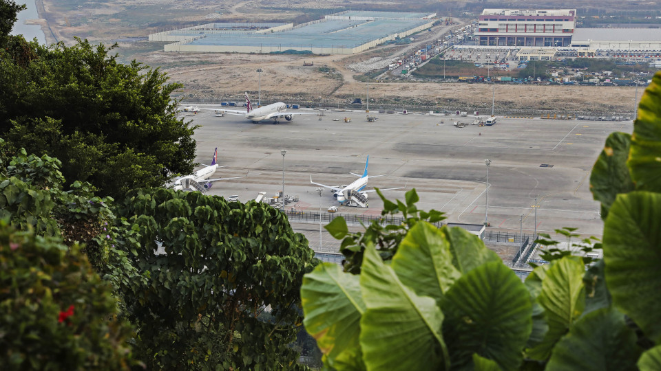 Reaberta pista de aeroporto de Macau após problema de avião em descolagem