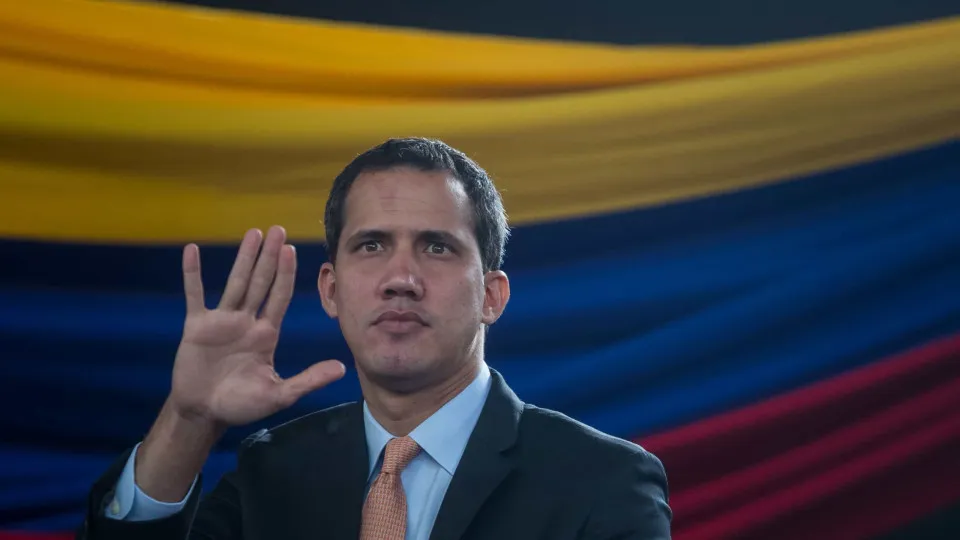 Maduro acusado de operações de suborno para diminuir apoio a Guaidó