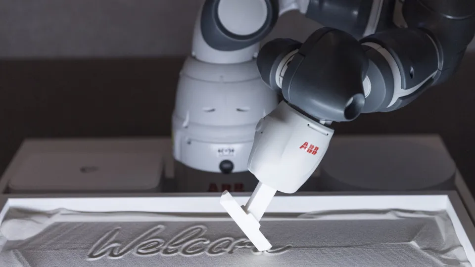 Softbank compra negócio de robótica da suíça ABB (por 4.610 milhões)