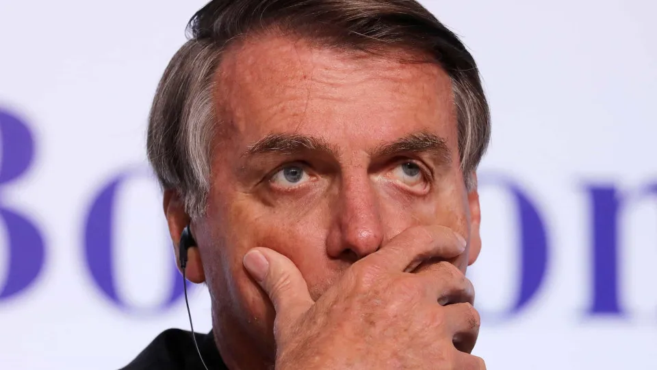 Bolsonaro demite responsável que usou avião militar para ir à Índia