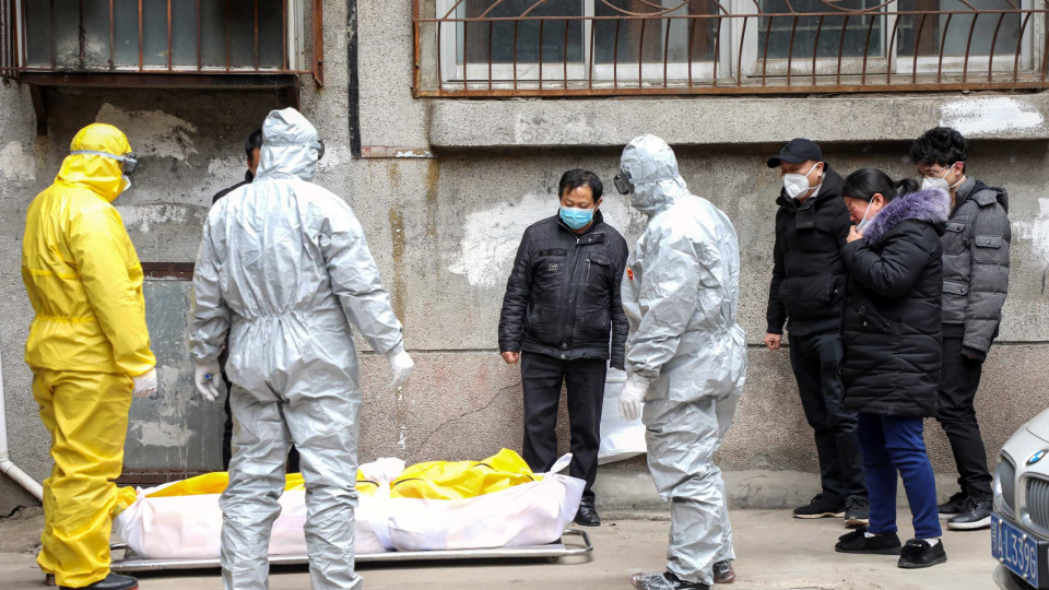 Autoridades chinesas elevam número de mortos por coronavírus para 362