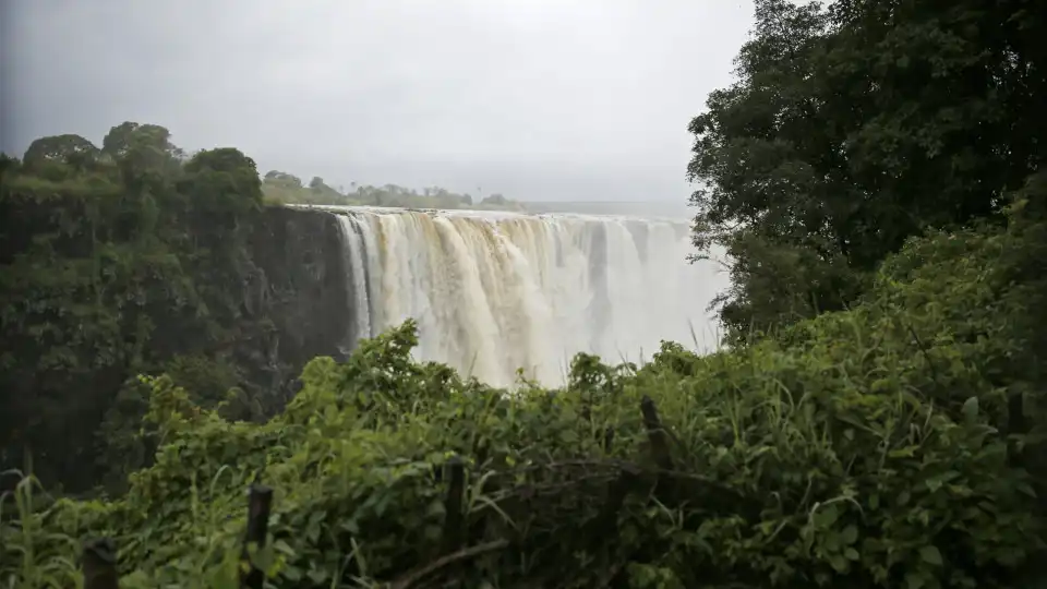 Zimbabué e a Zâmbia assinam acordo de exploração das Cataratas Vitória