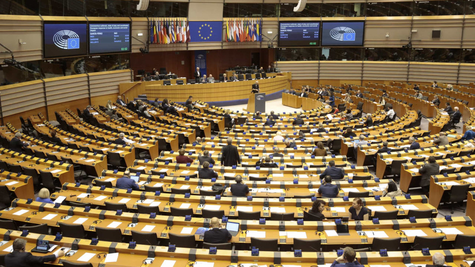 Parlamento Europeu debate e vota combate à pandemia em sessão remota