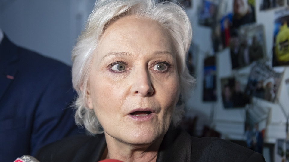 Candidata irmã de Le Pen nega "cair de paraquedas" nas legislativas