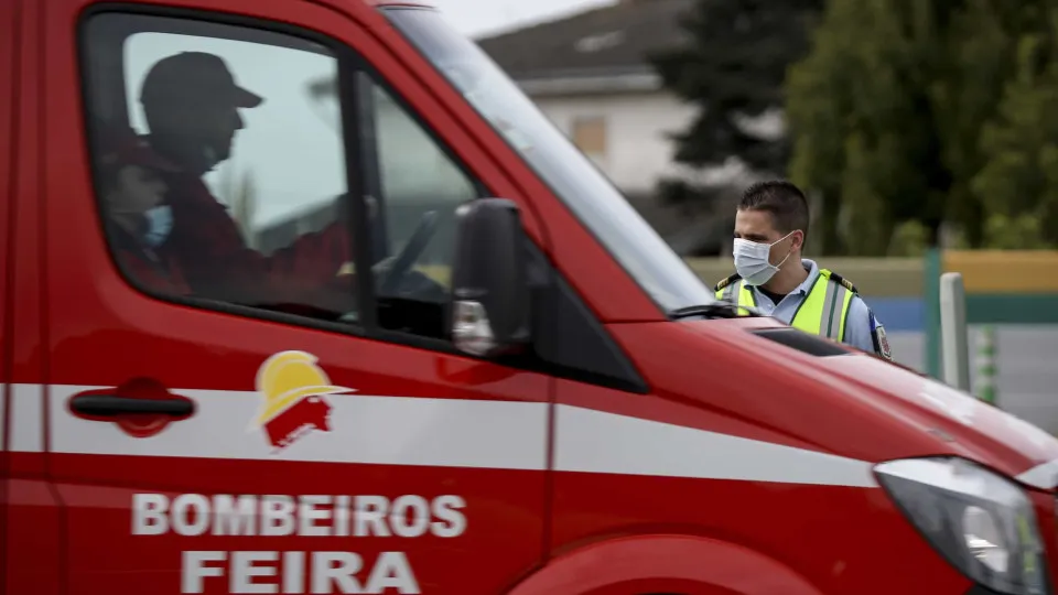Liga lamenta que bombeiros paguem portagens para transportar operacionais