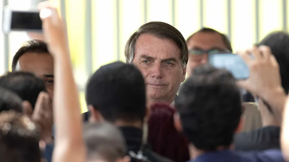 Bolsonaro nomeia oncologista para ministro da Saúde