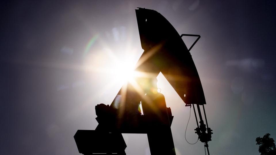 Produtores de petróleo rejeitam eliminação dos combustíveis fósseis