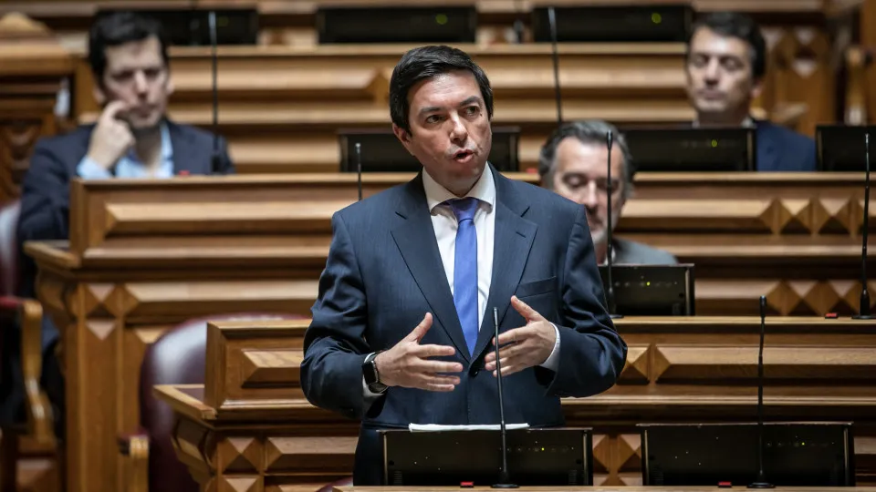 Quem é Álvaro Santos Almeida, o novo CEO do SNS?
