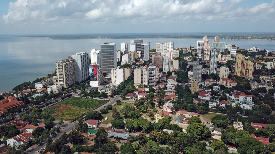 Moçambique admite "fonte de pressão" na dívida mas quer reduzir peso