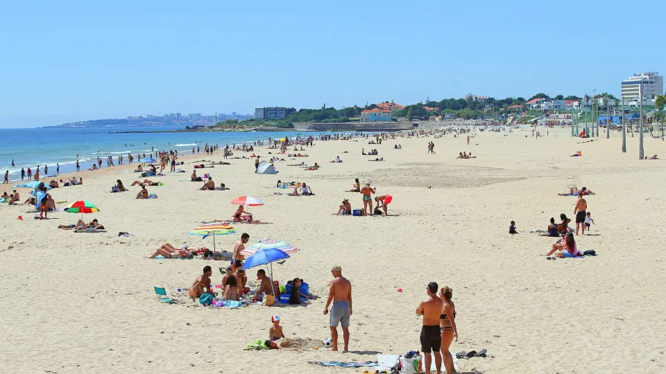 Temperaturas máximas acima do normal por cá. Podem chegar aos 35ºC