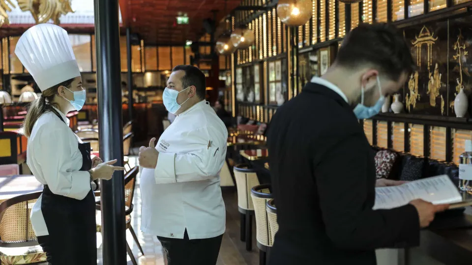 Restaurantes só podem ter seis pessoas por mesa a partir de quarta-feira