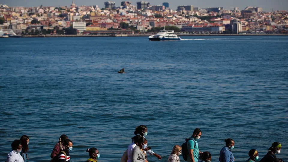 Frente Cívica denuncia compra de navios pela Transtejo