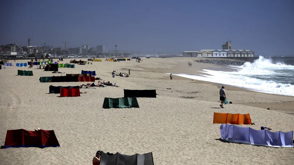 Levantado desaconselhamento de ida a banhos nas praias da Póvoa de Varzim