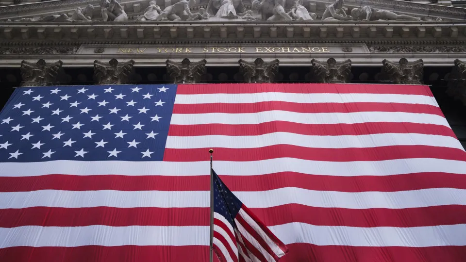 Wall Street segue em alta a recuperar da queda da sessão anterior