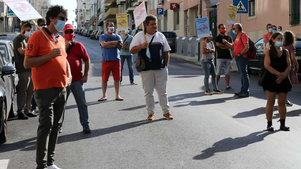 Trabalhadores e utentes dos transportes públicos exigem fim do 'lay-off'