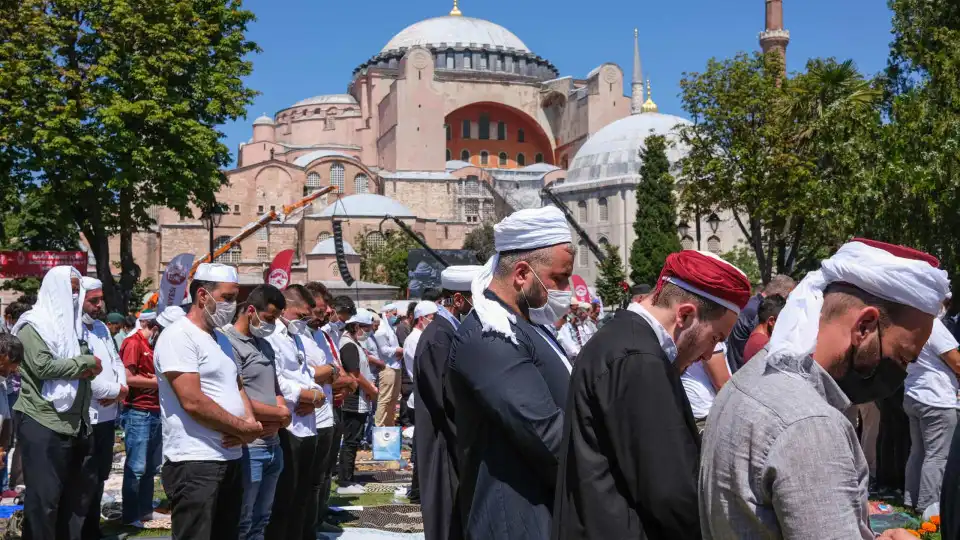 Ancara denuncia "hostilidade da Grécia contra o islão e a Turquia"