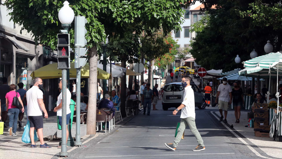 Covid-19: Madeira regista 12 novos casos e 182 situações suspeitas