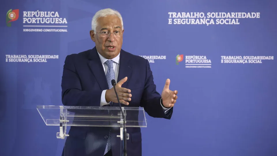 Costa critica crucificação do setor social na praça pública