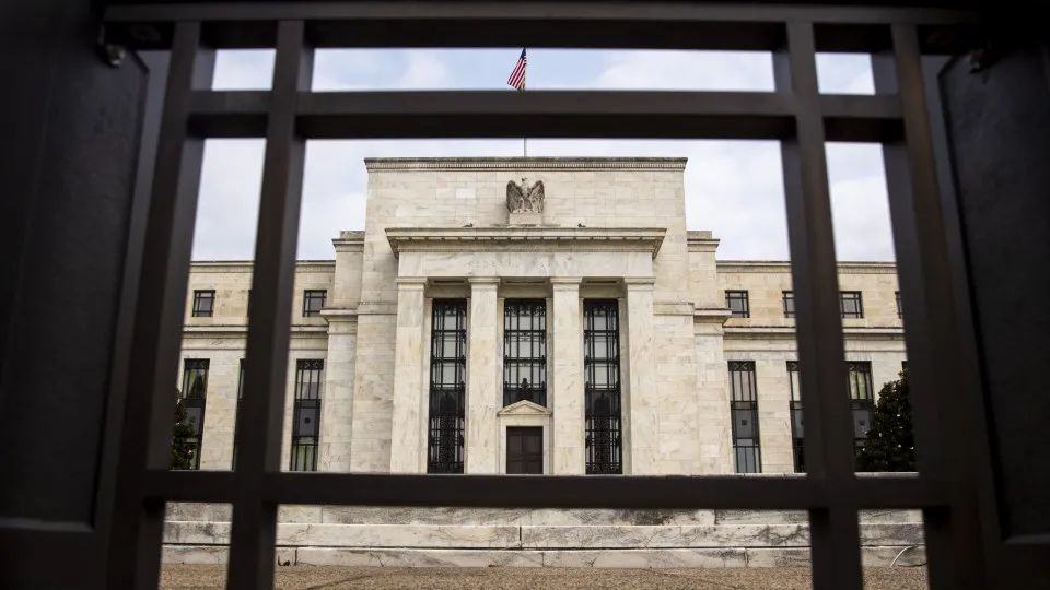Reserva Federal sobe previsão de crescimento dos EUA para 1,6% este ano